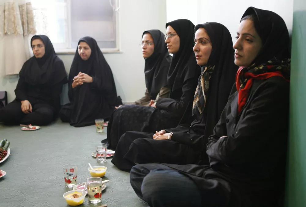 - Iran 2008 - Pot na Orient//FOTO: Tomaž SkaleOPOMBA: ZA OBJAVO V PRILOGI &ndash; DNEVNIKOV OBJEKTIV - REPORTAŽA