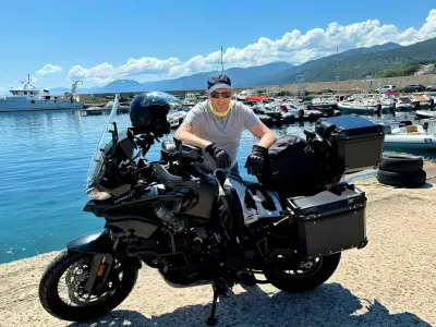 Znani slovenski glasbenik za abrahama na motorju prevozil 6500 kilometrov