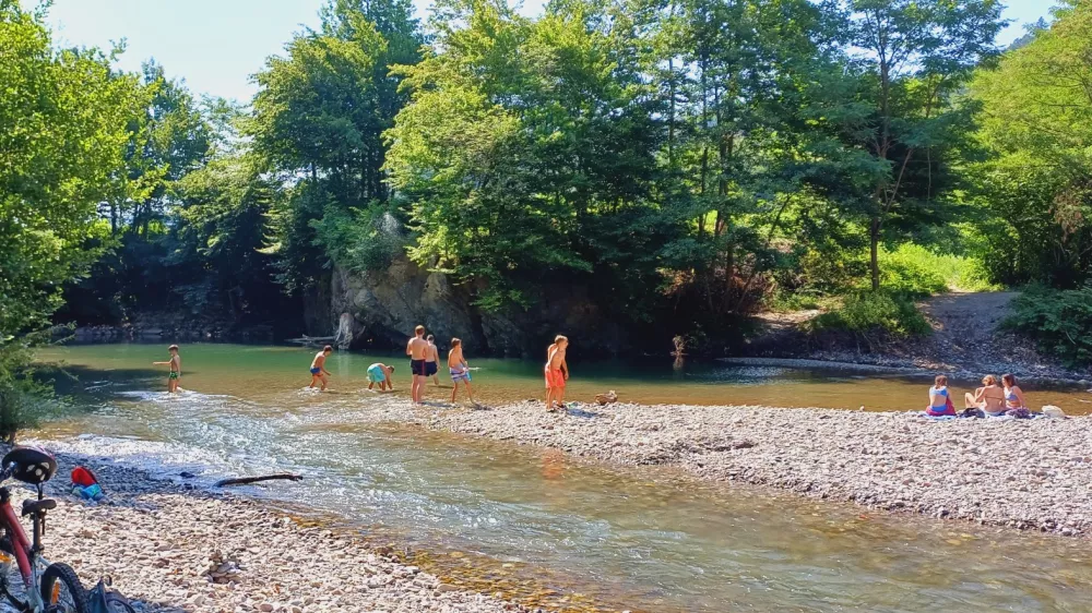 Za slovo od &scaron;olskega leta skok v Soro