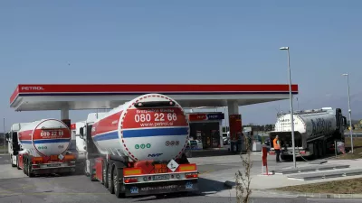 25.03.2022- Menge&scaron; - Bencinski servis Petrol, bencinska črpalka, cistrerna, dobava gorivaFoto: Tomaž Skale