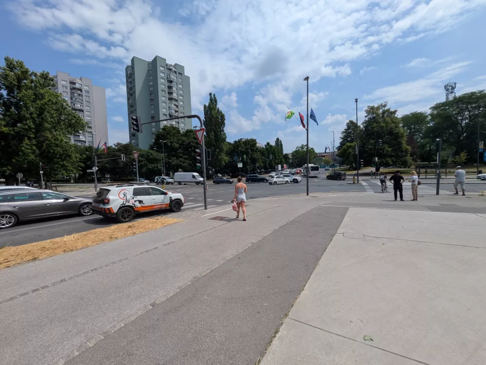 Trčenje vozil na križi&scaron;ču Vilharjeve in Topni&scaron;ke.