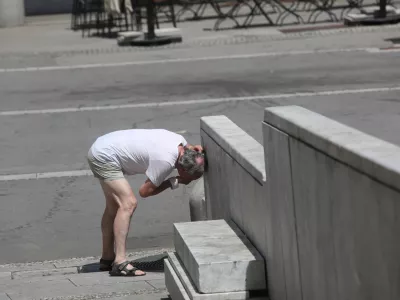 pitnik - fontana - vročina - žeja - voda - 27.06.2022 &ndash; Vremenska slika v Ljubljani - vročinski val - visoke dnevne temperature - //FOTO: Nik Erik Neubauer