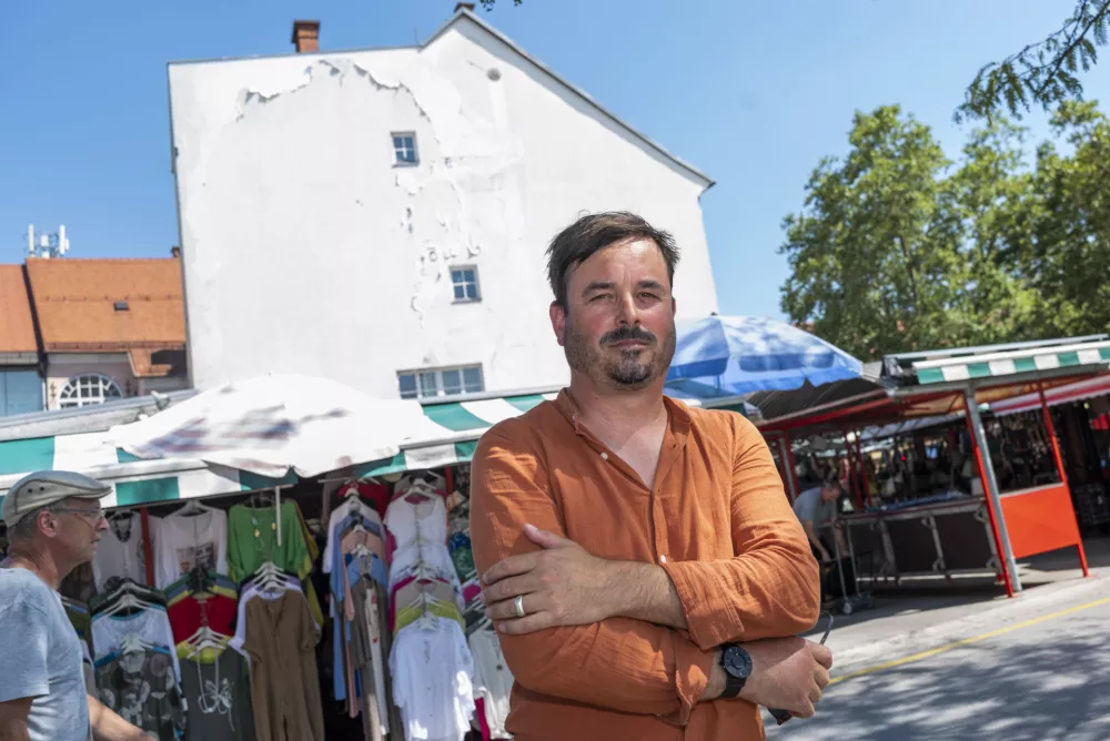 - 21.08.2023 - Rok Žnidar&scaron;ič, arhitekt - mestni urbanist Ljubljane in ljubljanski podžupan od leta 2023 zadolžen za področje urbanizma, mestni svetnik Liste Zorana Jankovića, vodja arhitekturnega ateljeja Medprostor //FOTO: Nik Erik Neubauer