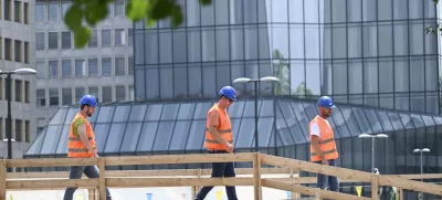 gradbincigradbeništvodelo v vročinidelavcigradbišče10.07.2024 - Vročinski val v Ljubljani, Dunajska cestaFOTO: Nik Erik Neubauer