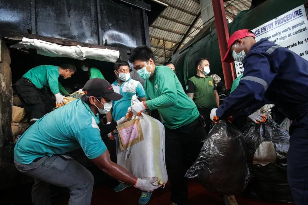 CAVITE, PHILIPPINES - JULY 04: Philippine Drug Enforcement Agency (PDEA) personnel load seized illegal drugs into an incinerator for destruction at a waste facility in Trece Martires, Cavite, Philippines on July 4, 2019. Around 1.41 tonnes of assorted illegal drugs including methamphetamine, cocaine, marijuana, ecstasy, ephedrine, diazepam and chloroephedrine with total worth 6.58 billion pesos (118 million USD) were destroyed by authorities as part of an intensified narcotics crackdown in the country. Lito Borras / Anadolu Agency,Image: 454078073, License: Rights-managed, Restrictions:, Model Release: noFoto: Profimedia