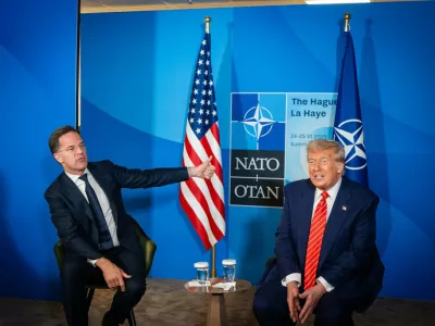 HANDOUT - 25 June 2025, Netherlands, The Hague: NATO Secretary General Mark Rutte and US President Donald Trump give remarks to the press on the sidelines of the 2025 NATO Summit. Photo: Martijn Beekman/NATO/dpa - ATTENTION: editorial use only and only if the credit mentioned above is referenced in full / Foto: Martijn Beekman