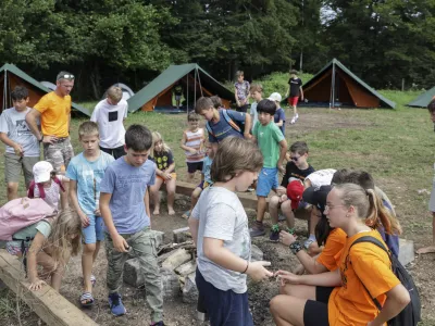 - 19.07.2023 &ndash; Ekolo&scaron;ka kmetija Godičevo na Blokah - &Scaron;ola preživetja v naravi Laris - poletni survival tabor za otroke - //FOTO: Jaka Gasar / Foto: Jaka Gasar