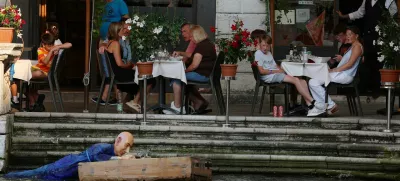 People look at an installation of a mannequin depicting Amazon Founder Jeff Bezos on a "raft" made of Amazon boxes floating in water, as part of a parody stunt by art collective Konn Artiss, ahead of the anticipated wedding of Bezos and journalist Lauren Sanchez in Venice, Italy, June 25, 2025. Click News/Handout via REUTERS  THIS IMAGE HAS BEEN SUPPLIED BY A THIRD PARTY. NO RESALES. NO ARCHIVES. MANDATORY CREDIT.
