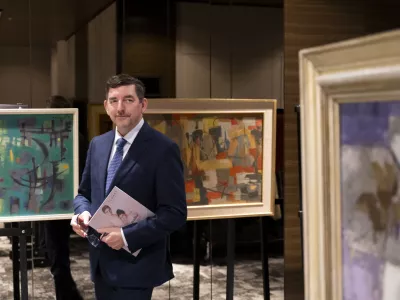 Slovenska umetnostUmetnineUmetni&scaron;ki trgAle&scaron; Musar7.12.2024 Dražba umetni&scaron;kih del v organizaciji galerije SLOART, hotel Grand Plaza.FOTO: Nik Erik Neubauer