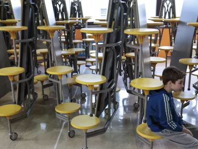 - ilustrativna fotografija - učenec, učenci, &scaron;olstvo- 26.02.2024 - Osnovna &scaron;ola O&Scaron; &Scaron;kofja Loka &ndash; Mesto, nastop pisateljice &Scaron;pele Frlic v podpori podjetja Sax Konstrukcije, Gazele gorenjske regije 2023 v sklopu sodelovanja med projektoma slovenska Gazela in Bralna značka. //FOTO: Jaka Gasar / Foto: Jaka Gasar