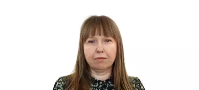 Nina KnavsZA ONLINE - Redakcija Dnevnik 2024 - portreti za komentarje in kolumne - kolumnisti - komentatorji – novinarji - portret //FOTO: Luka Cjuha / Foto: Luka Cjuha