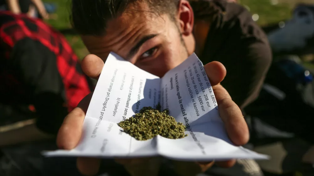 - 20.04.2018 - Marihuana mar&scaron; 2018 - Kongresni trg - konoplja - //FOTO: Luka Cjuha.