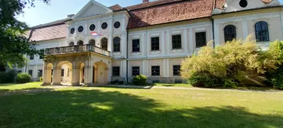 V pivski sobi dvorca Janković poleg piva in sira postrežejo tudi z mnogimi zanimivimi zgodbami in anekdotami iz pivovarskega sveta.