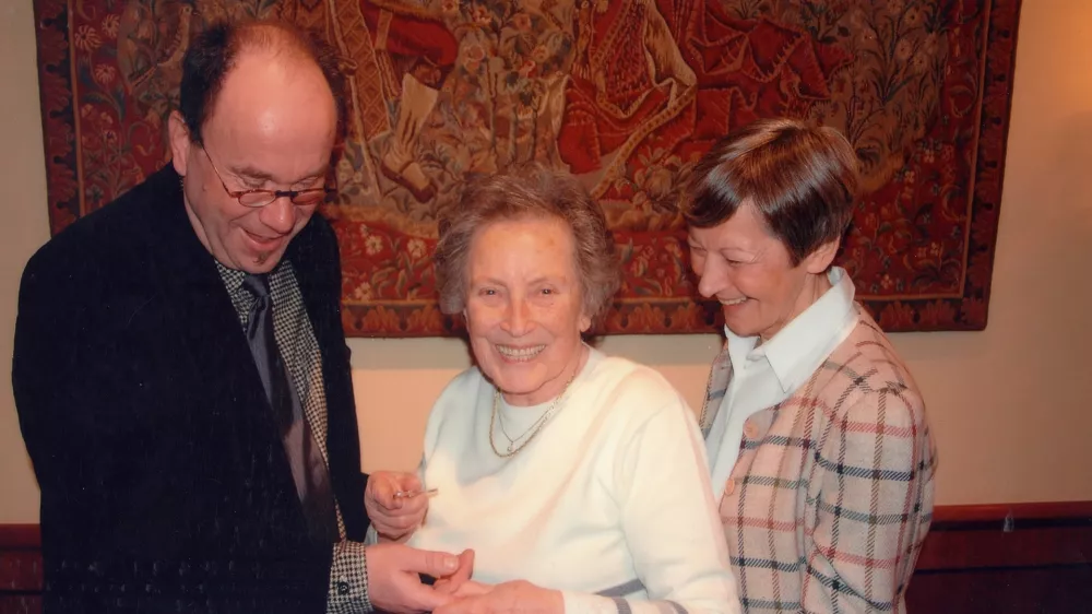 dr. zora janžekovič s prijatelji