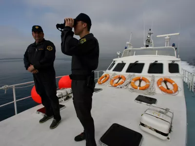 - Policija - policijski čoln P-111- Slovensko morje - primorska - pomor&scaron;čaki -  ///FOTO: Tomaž SkaleOPOMBA: ZA OBJAVO V PRILOGI &ndash; DNEVNIKOV OBJEKTIV - REPORTAŽA