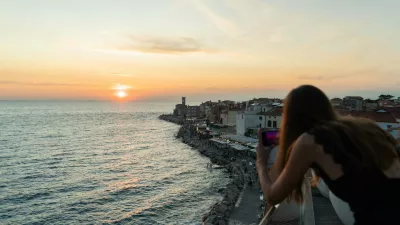 Terasi 99 poleg pestre ponudbe in sobotnih DJ večerov nudi nepozaben razgled na sončni zahod. F Hotel Piran