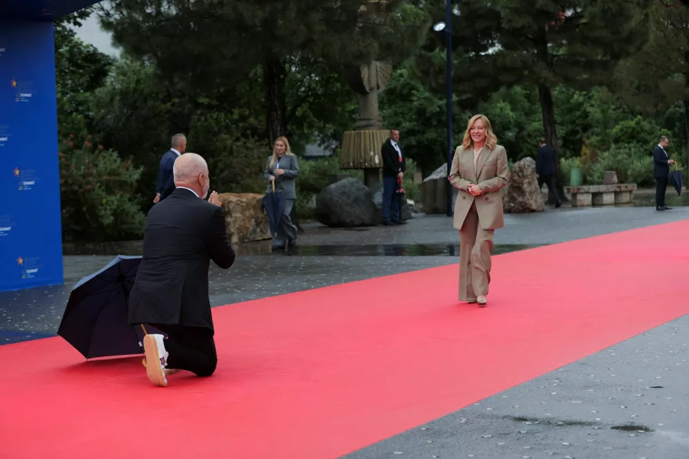 Albania's Prime Minister Edi Rama welcomes Italy's Prime Minister Giorgia Meloni during the European Political Community Summit at Skanderbeg Square in Tirana, Albania, May 16, 2025. REUTERS/Valdrin Xhemaj
