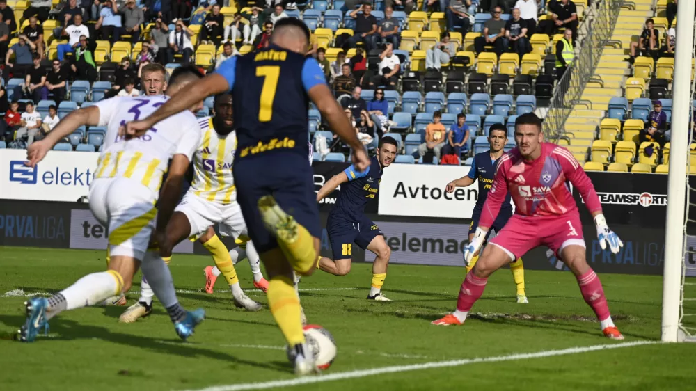 Aljo&scaron;a MatkoAžbe Jug18.09.2024 Prva slovenska nogometna liga, Prva liga Telemach: PLT, Celje - Maribor, zaostala tekma 2. kroga FOTO: Nik Erik Neubauer