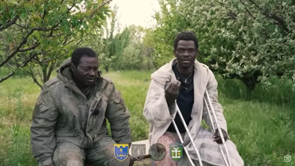 Zajeta Kamerunca, ki sta se bojevala v ruskih vrstah. Vir: ukrajinska vojska