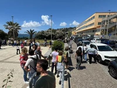 Prebivalce Neaplja je potres prestra&scaron;il tudi 13. maja letos. Foto: Profimedia