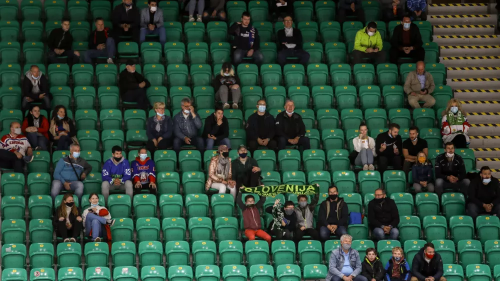 - 20.05.2021 &ndash;navijači na &scaron;portnih prireditvah - Hokej Slovenija - Poljska Hala tivoli //FOTO: Luka CjuhaOPOMBA: REPORTAŽA ZA OBJEKTIV 2021. / Foto: Luka Cjuha