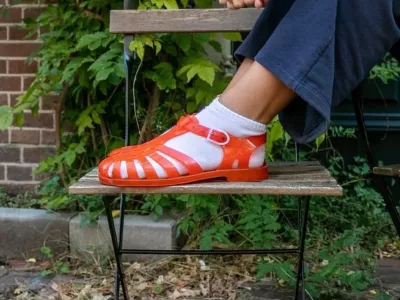 Modne vplivnice pa jih uspe&scaron;no kombinirajo tudi z nogavičkami. F IG/Meduse