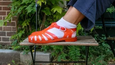 Modne vplivnice pa jih uspe&scaron;no kombinirajo tudi z nogavičkami. F IG/Meduse