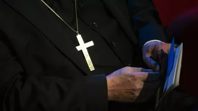 Nekdanji duhovnik Anton Kmet ne bo sedel na zatožno klop zaradi domnevne spolne zlorabe mladoletne osebe. 