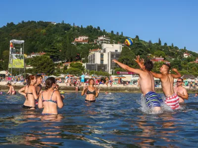 Kje bomo Slovenci letos dopustovali in kak&scaron;ne so cene?