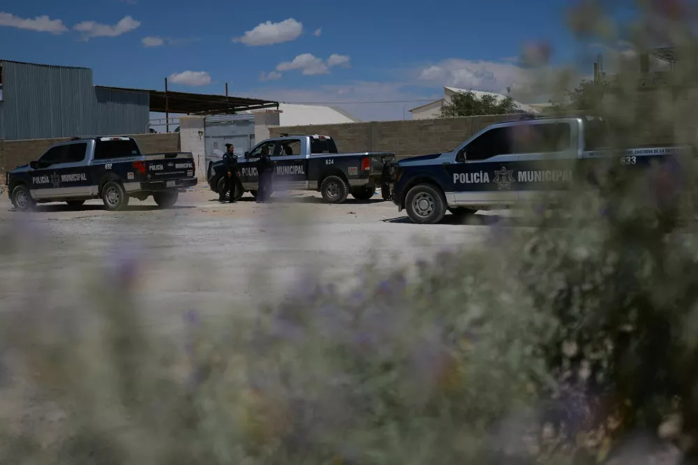 Police officers stand outside a crematorium where authorities found bodies piled up in unsanitary conditions, after local funeral homes hired its services for cremation, according to the Chihuahua State Prosecutor's Office, in Ciudad Juarez, Mexico June 30, 2025. REUTERS/Jose Luis Gonzalez