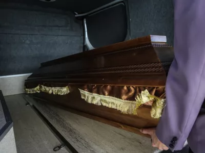 - pogrebne storitve - prevoz pokojnikov - krsta- pokopali&scaron;ke in pogrebne dejavnosti - upravljanje in urejanje pokopali&scaron;č -  //FOTO: Luka CjuhaOPOMBA: DNEVNIKOV OBJEKTIV - REPORTAŽA 2016.