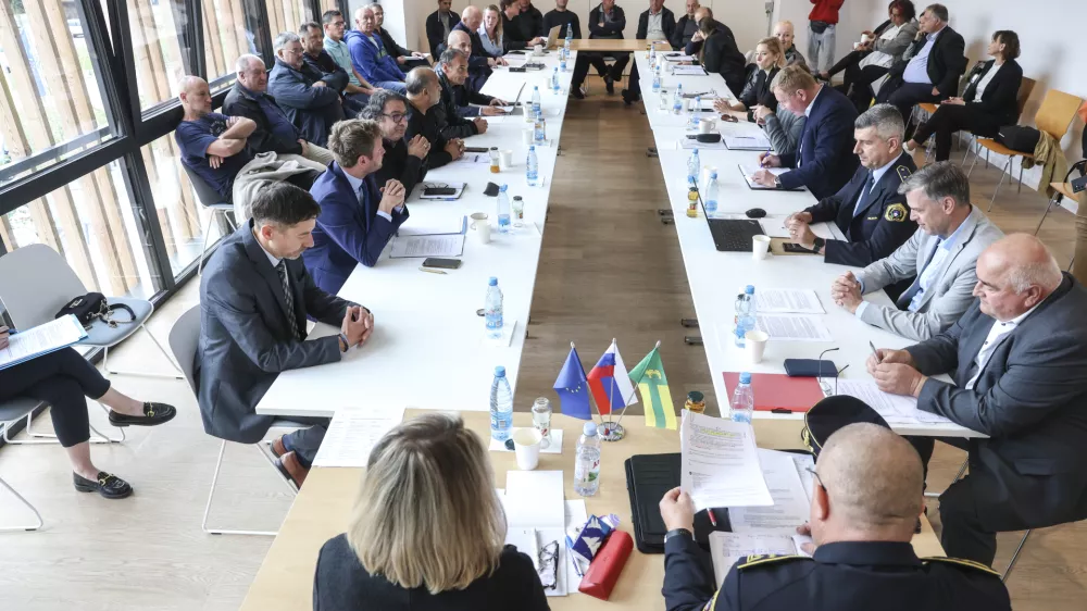 Delovna skupina dela, a rezultatov ni