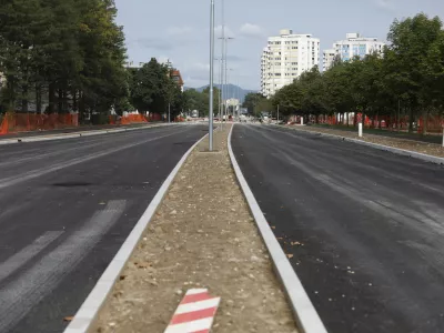 Gradbi&scaron;če Linhartova19.08.2024 - gradbi&scaron;če - do predvidoma 2. septembra bo v sklopu celovite rekonstrukcije Linhartove ceste v Ljubljani poleg že obstoječe popolne zapore te mestne prometnice med križi&scaron;čema z Vojkovo in Železno cestoFOTO: Luka Cjuha