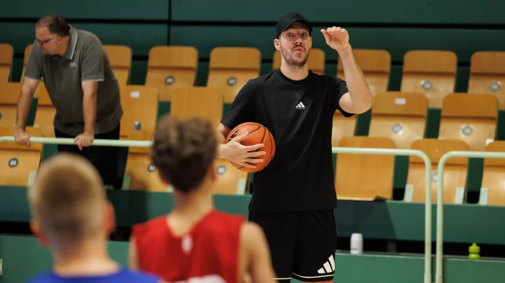 Lasko, sportna dvorana Tri Lilije.Trening v okviru kosarkarskega kampa Goran Dragic.Nekdanji kosarkar Goran Dragic.