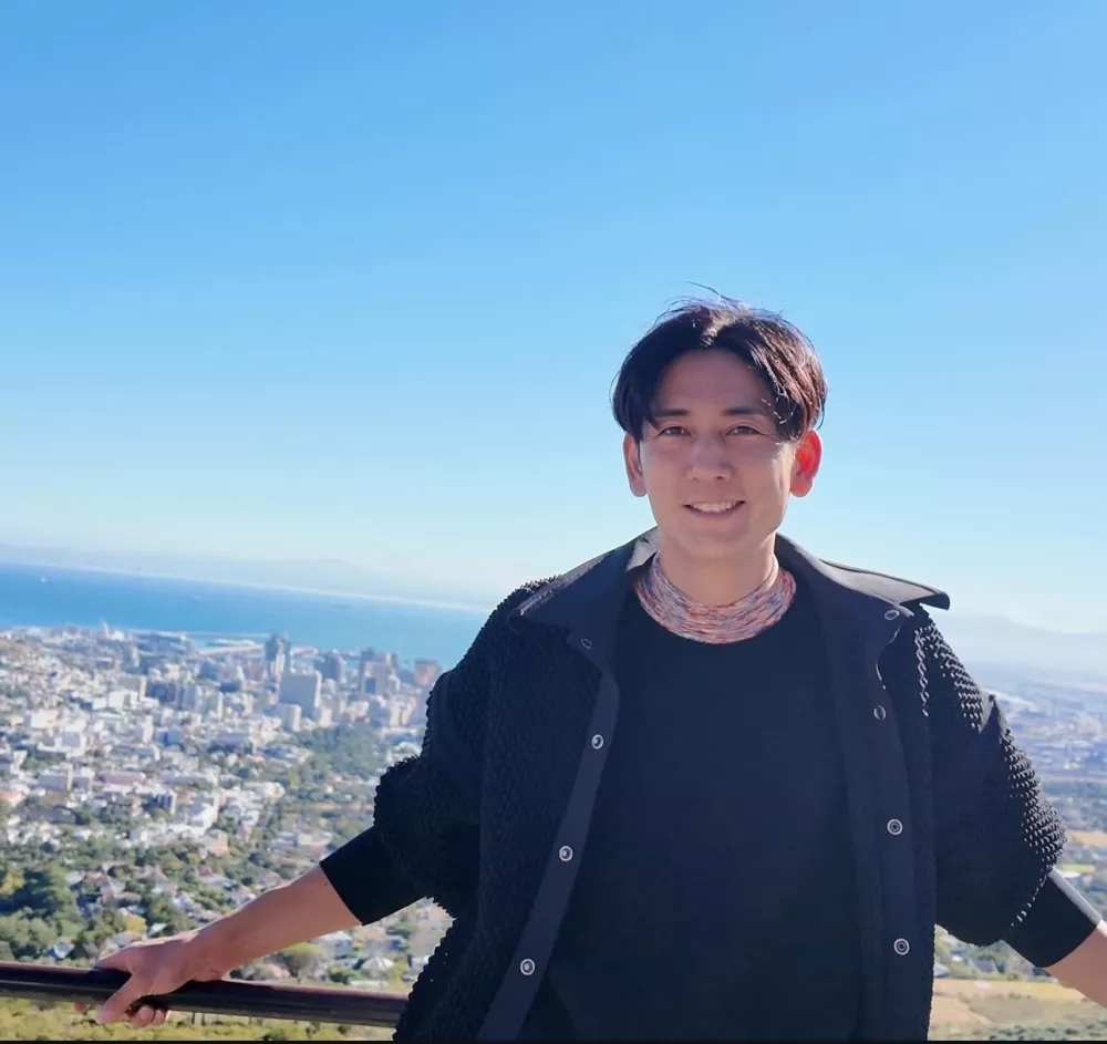 Nekdanji japosnki nogometa&scaron;, zdaj pa uspe&scaron;en podjetnik, &Scaron;insuke Sakimoto je novi lastnik najdražje torbice na svetu. / Foto: Instagram &Scaron;insukeja Sakimota