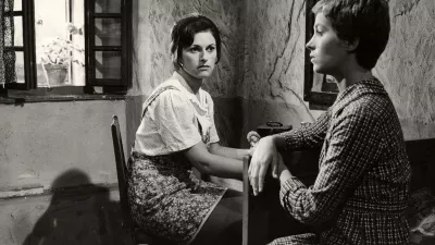 Povest o dobrih ljudeh. Majda Grbac in Olga Kacjan. / Foto: zbirka Slovenske Kinoteke