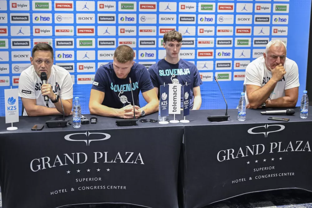 Aleksander Sekulić, Sa&scaron;a Dončić, Mark Padjen in Edo Murić na novinarski&nbsp;konferenci&nbsp;pred odhodom v Katovice na evropsko prvenstvo.&nbsp;/ Foto: Nik Erik Neubauer