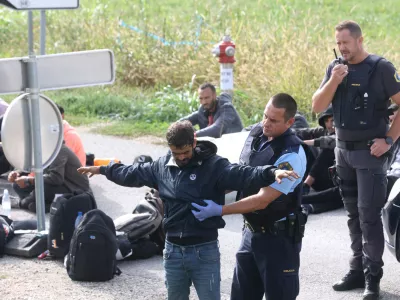 Rigonce. Migranti. Prepovedan prehod migrantov. Policija. Begunci
