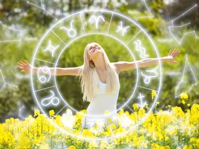 Smiling Relaxed Young Woman Amid With Flowers In Field / Foto: Andreypopov