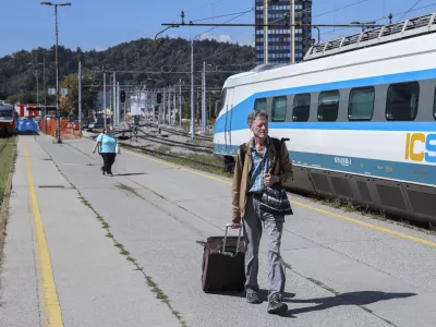 - 10.09.2024 - železni&scaron;ka postaja Ljubljana, vlak, potniki, turisti//FOTO: Jaka Gasar