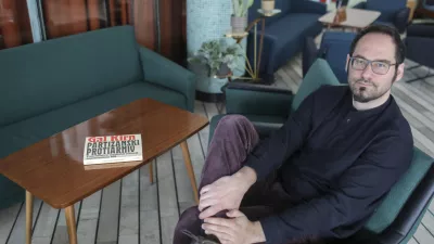 - 21.04.2022 &ndash; dr. Gal Kirn, politični in kulturni teoretik &ndash; avtor knjige Partizanski Protiarhiv: umetni&scaron;ki in spominski prelomi jugoslovanskega NOB //FOTO: Jaka Gasar / Foto: Jaka Gasar