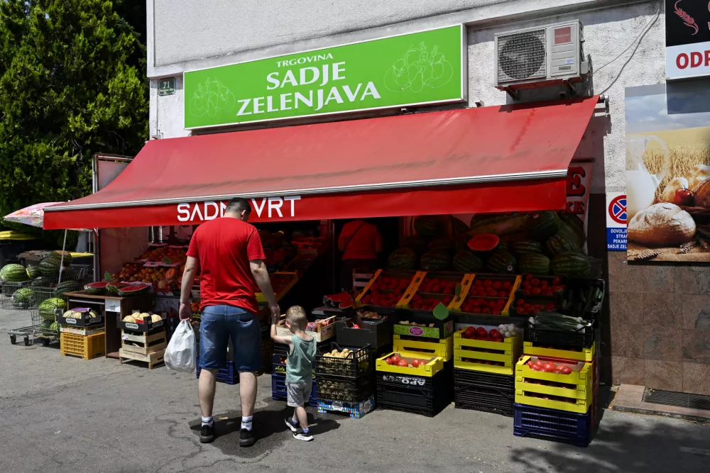 Trgovina Sadje Zelenjava Pov&scaron;etova25.06.2025 - Nakupovanje ob nedeljah in praznikih, odprte trgovine. FOTO: Nik Erik Neubauer