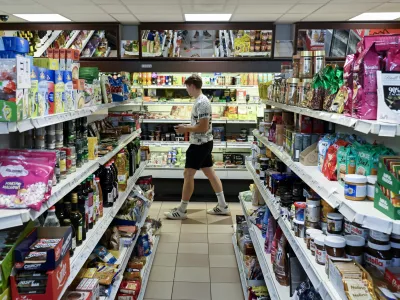 Trgovina Cekarnakupovanježivilahranatrgovinetrgovciko&scaron;arica25.06.2025 - Nakupovanje ob nedeljah in praznikih, odprte trgovine. FOTO: Nik Erik Neubauer