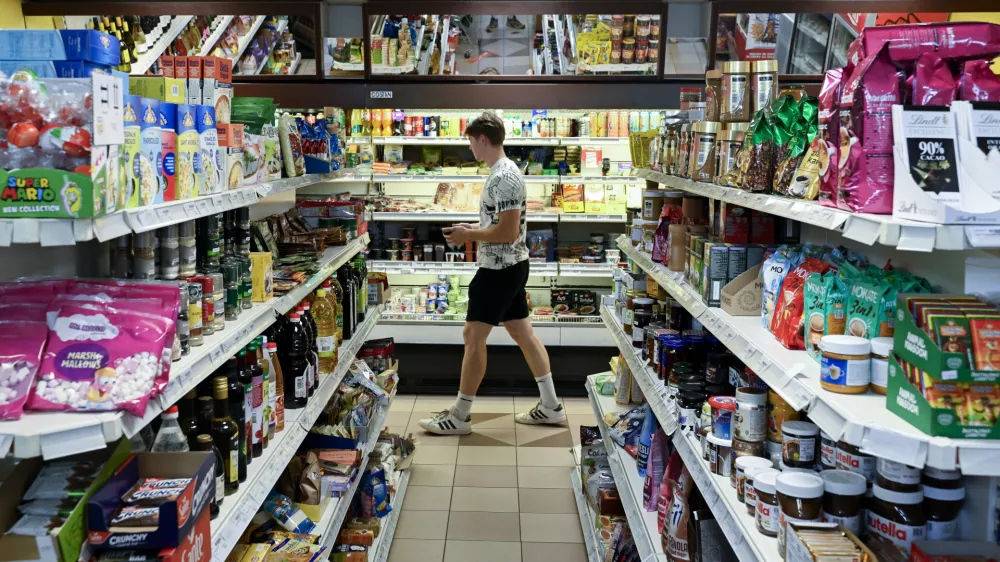 Trgovina Cekarnakupovanježivilahranatrgovinetrgovciko&scaron;arica25.06.2025 - Nakupovanje ob nedeljah in praznikih, odprte trgovine. FOTO: Nik Erik Neubauer