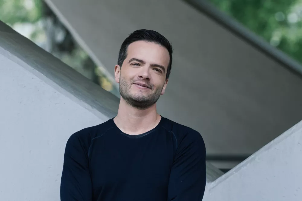 Vrhunski interpreti z razgibanim programom