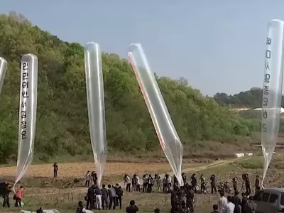 Severnokorejci spu&scaron;čajo balone s smetmi v zrak, da bi odleteli proti jugu. Foto: Zajem zaslona