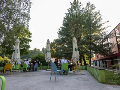 Dretje, pljuvanje in žaljivke: Kako bodo ukrepali v velenjskem mladinskem klubu?