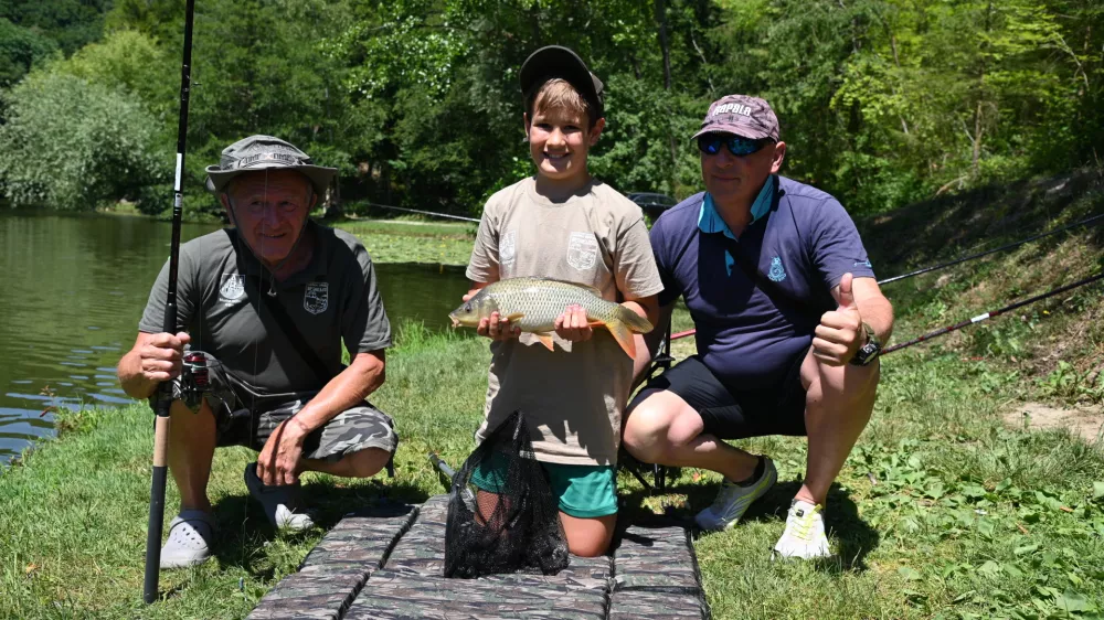 Ribolov mlade uči potrpežljivosti