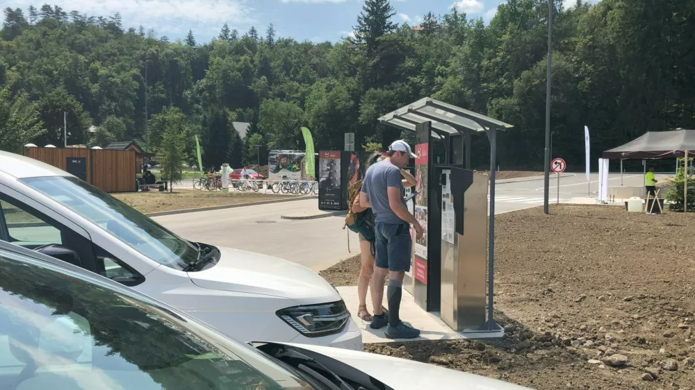 Odprli novo centralno blejsko parkiri&scaron;če