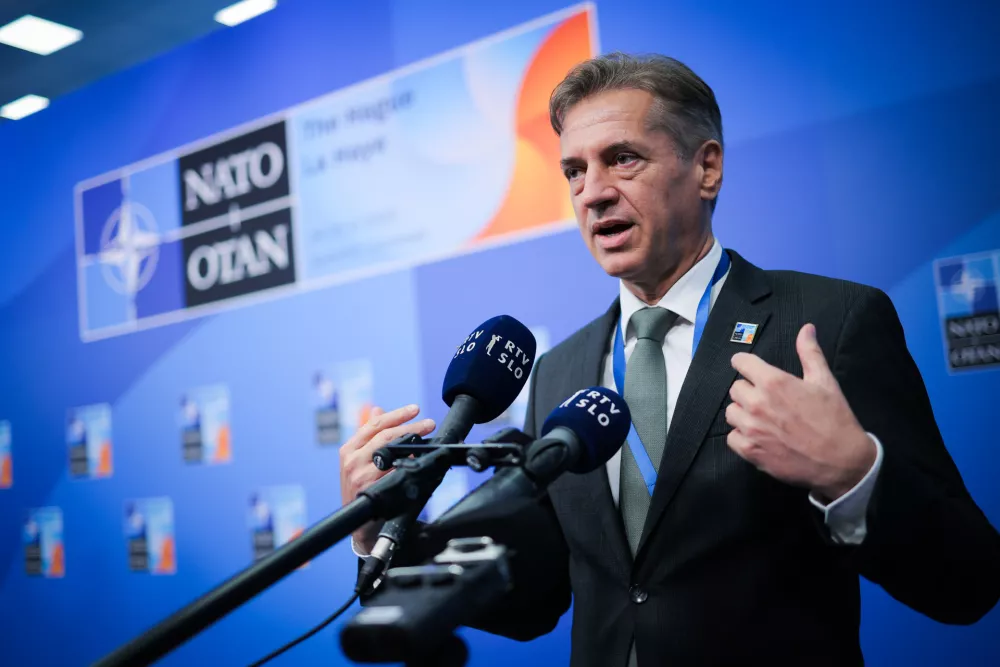 Nizozemska, Haag.Izjava za medije predsednika vlade Roberta Goloba ob prihodu na Vrh zveze Nato.